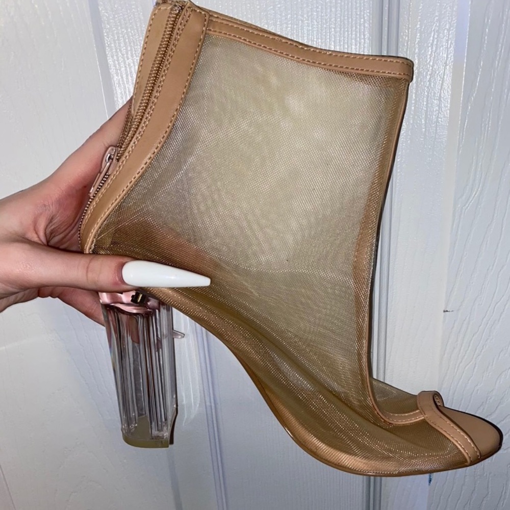 High Heels - Picture 3 of 5